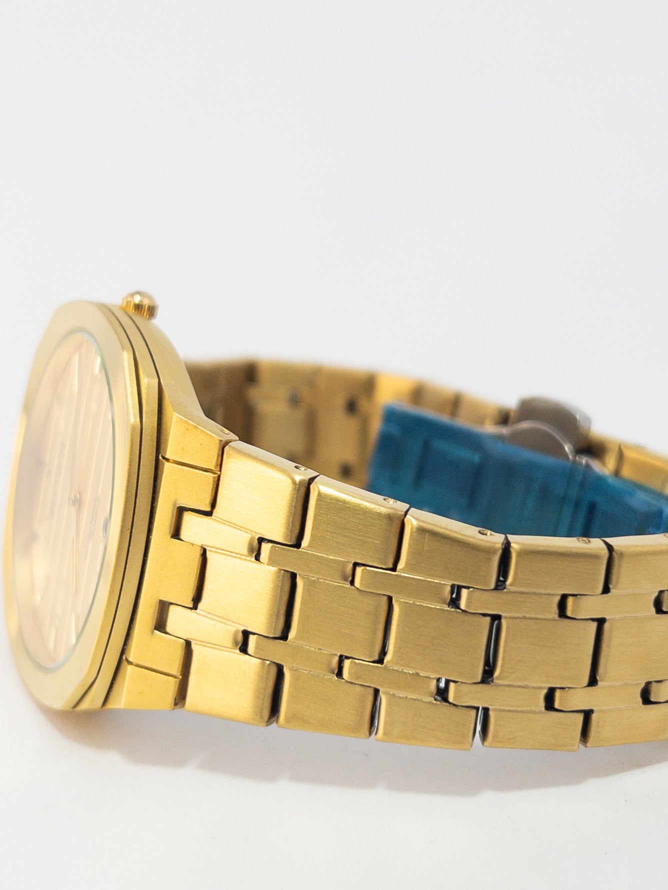 BESTWIN White Dial Gold Strap Classic Quartz Watch – Royal Edition (Model: BW-GQ01-WHTGLD)